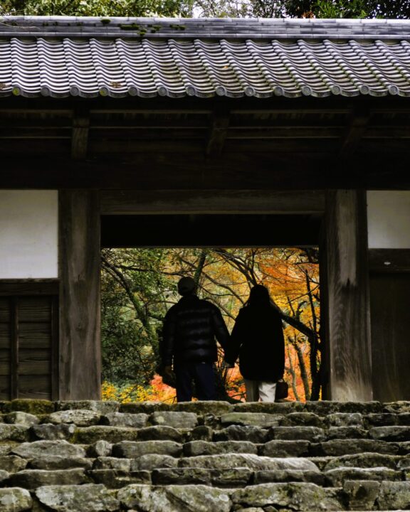 歴史の門を抜けて。城下町の穏やかな日常